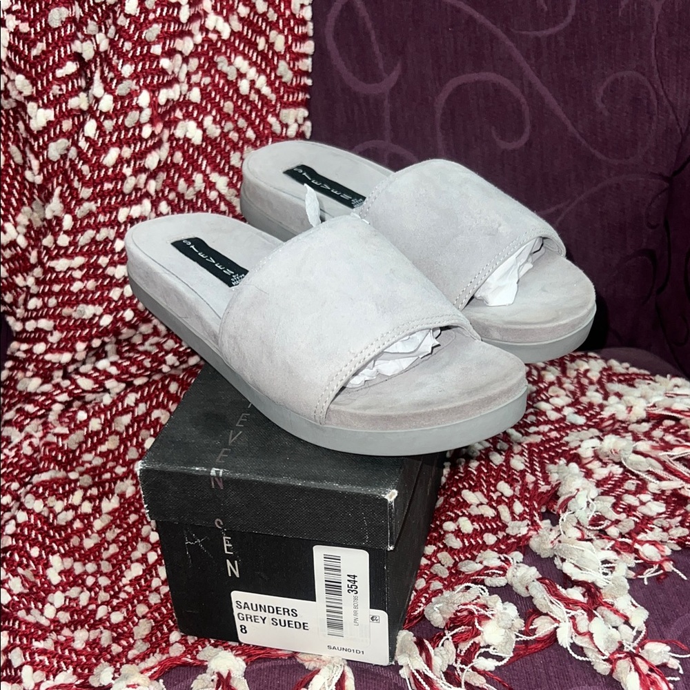 NIB STEVEN by Steve Madden Women's Saunders Flat Sandal Women’s’ size 8 Gray